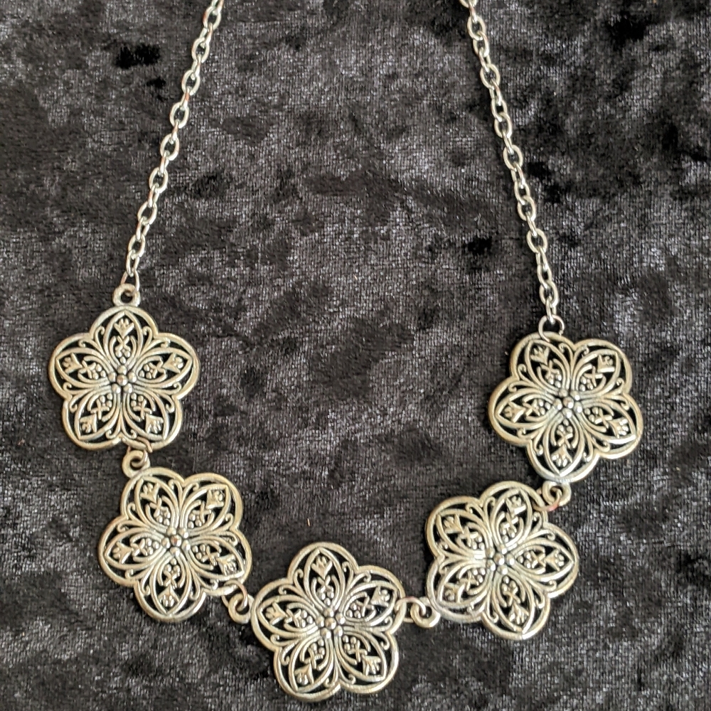 Paparazzi Matching Necklace & Earrings